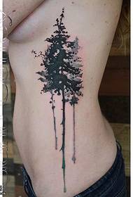 tatoveringsmønster i brystside fyrretræ