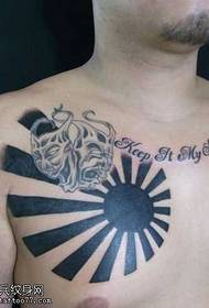 wzór tatuażu słońce list w klatce piersiowej