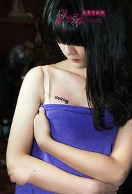 imagens de tatuagem gótico de peito de meninas