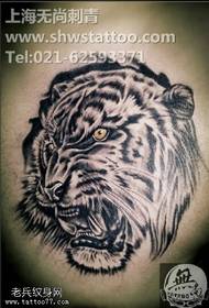 modello di tatuaggio classico tigre prepotente