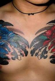fiori da uomo color petto con un'enciclopedia di mezzo tatuaggio