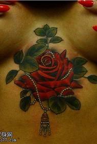 boarst rose tattoo patroan op 'e boarst
