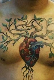 Velmi kreativní tetování hrudníku
