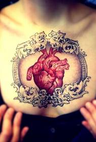 tyttö rinnassa vaihtoehto klassinen sydän tatuointi kuva kuva