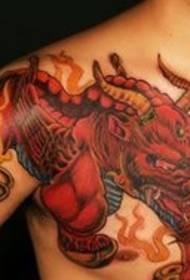 Tatuaggio Daquan tradizionale da uomo con truppe coraggiose sul petto