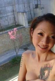 日本開美胸部性感中國龍紋身圖片
