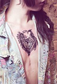 matahum nga dughan sa Hapon nga skull art tattoo nga litrato