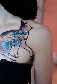 创意竹子猫咪胸部纹身图片