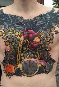 disegno del tatuaggio cuore corvo petto