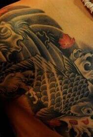 класическа снимка на татуировка на калмари за мъжки гърди