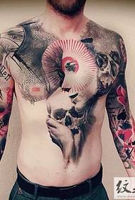 male front chest creative tattoo na larawan