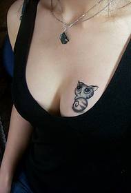 lány mellkas egyszerű kis friss tetoválás