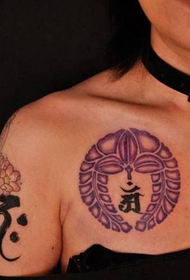 krūtinės totemas Sanskrito tatuiruotės modelis