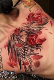 tatuaggio a inchiostro sul petto