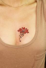 Cófra cailín sexy deas lorg bláth tattoo