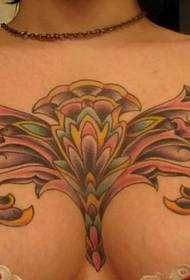 modello femminile del tatuaggio del totem del petto femminile