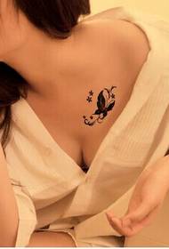 jolie belle seins sexy photo de tatouage papillon frais