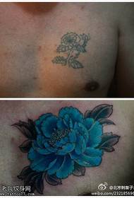 Patró de tatuatge de flors encantadors blaus