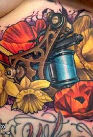 machine à tatouer la poitrine