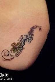 κλειδαριά όμορφο τυχερό μοτίβο τατουάζ γρασίδι
