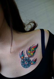 ngjyra e bukurisë tatuazhe gjoksi për ëndrrat tërheqëse për gjoksin