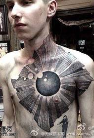 prsni dominirajoči vzorec za tetovažo sonca 56095 - vzorec tatoo v barvi prsnega koša