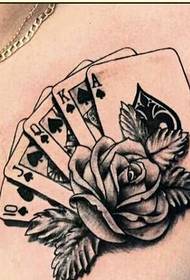 immagine di apprezzamento del modello del tatuaggio della carta da gioco del torace della personalità di moda