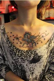 djevojke na prsima lijepa Tianma zvijezda tetovaža