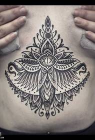 krūšu lotosa tetovējuma modelis