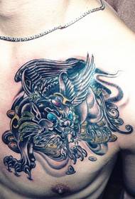modello di tatuaggio di truppe coraggiose prepotente del petto maschile