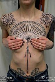 patrón de tatuaxe de fan oco monocromo 56091 - tatuaxe de áncora de peito sexy