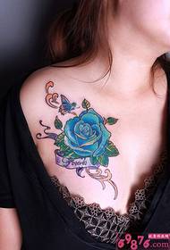 Immagine sexy del tatuaggio della rosa blu del petto