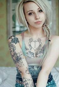 braccio fiore ragazza con petto fiore fiore tatuaggio lettera alfabeto inglese