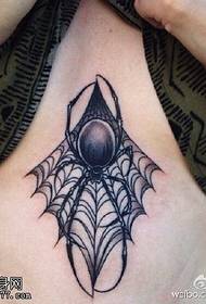 sexy spinneweb-tatoeëringpatroon van bors