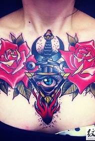 squisito tatuaggio al petto God Eye