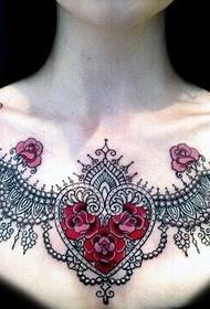 image de tatouage de fleur de dentelle de mode de poitrine de beauté