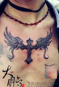 borsvlerke kruis tatoeëring