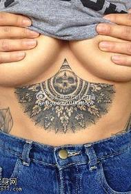 bröstsolen totem tatuering mönster