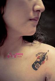 foto tatuaggio bellezza clavicola tatuaggio