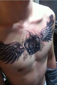 згодна предња груди тетоважа крила на прсима