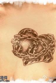 lijep uzorak tetovaže s finim zaključavanjem srca