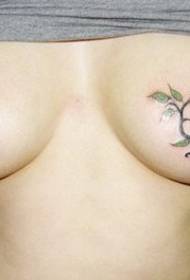 femia peitos íntimos peitos rufang nunha tatuaxe personalizada