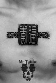 Hrudník lisované tetování vzor