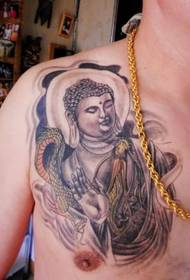 tatuaggio sacro del Buddha sul petto da uomo