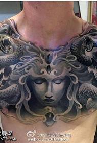 Wąż wzór kobiecy tatuaż na piersi