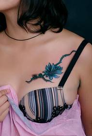disegno del tatuaggio del fiore di bellezza sul petto a sinistra 54609 - tatuaggio del modello di parola inglese di labbra sul petto di bellezza