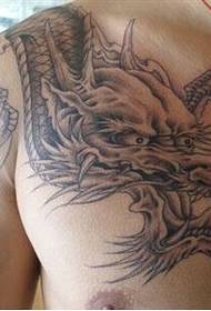ເດັກຊາຍ ໜ້າ ເອິກຄອບ ງຳ ຮູບພາບສີ ດຳ ແລະສີຂາວ Raptor tattoo ຮູບພາບ