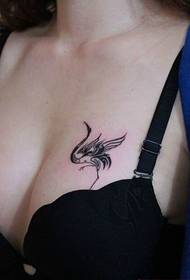 美女性感的胸部丹顶鹤纹身