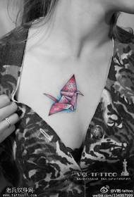 modello di tatuaggio gru benedizione carta rossa