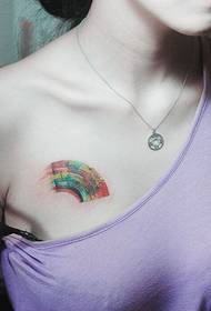 skaistumkopšanas modes krūšu varavīksnes tetovējums